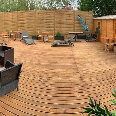 Moderne Terrasse Parking Pres De Paris דירה