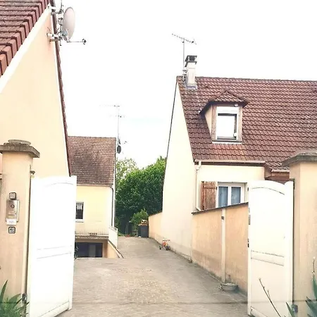 Moderne Terrasse Parking Pres De Paris * קורביל-אסונס